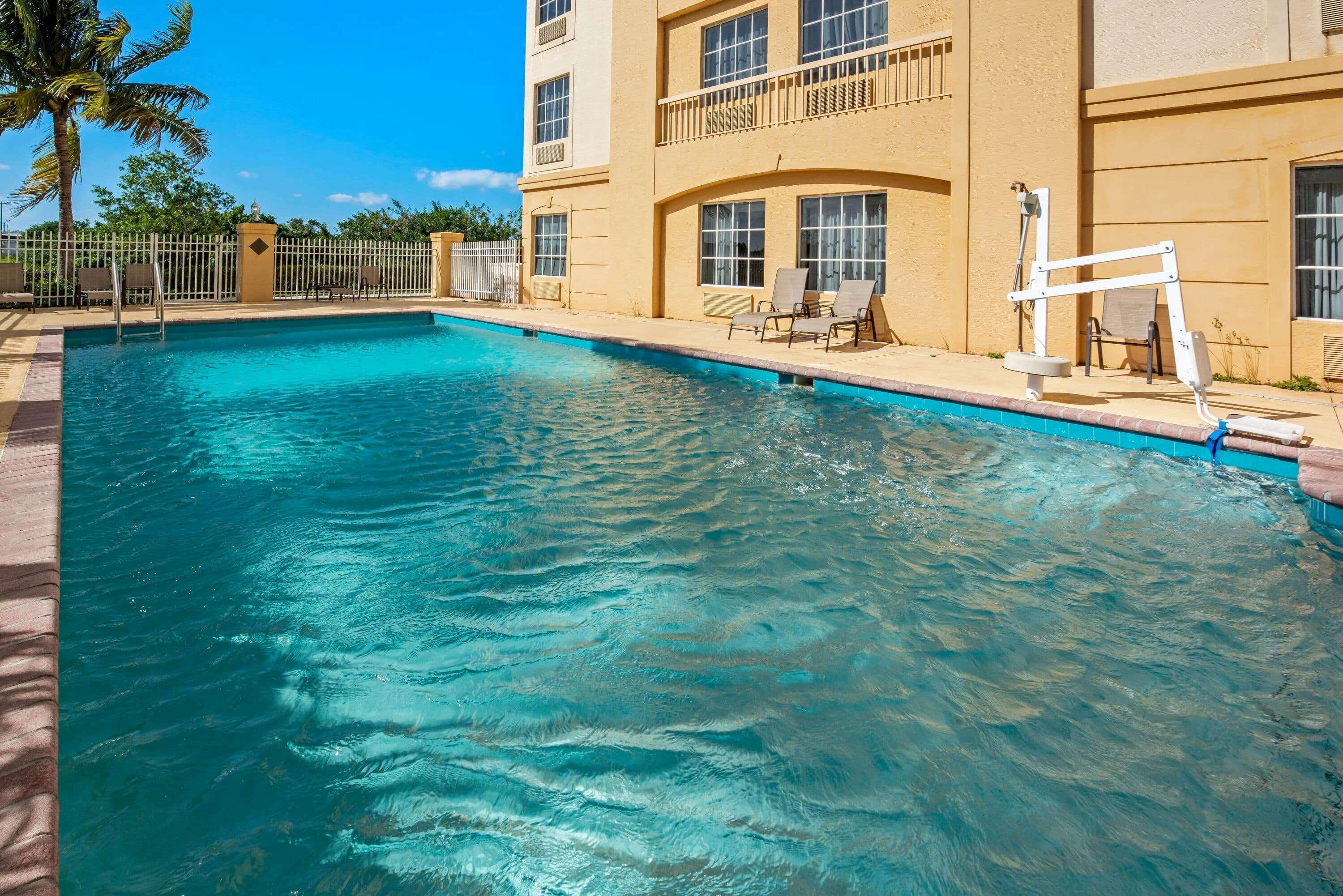 Отель La Quinta By Wyndham Ft. Pierce Форт Пирс Экстерьер фото